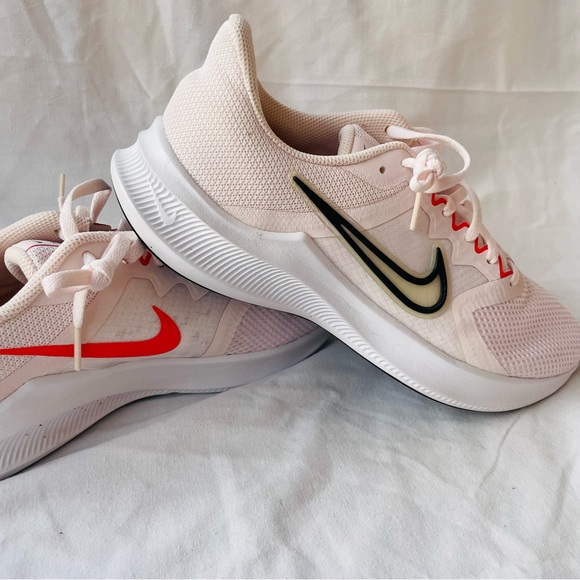 Nike Down shifter 11 Light Pink/Ember White Wmns. Size 10 - Picture 3 of 6